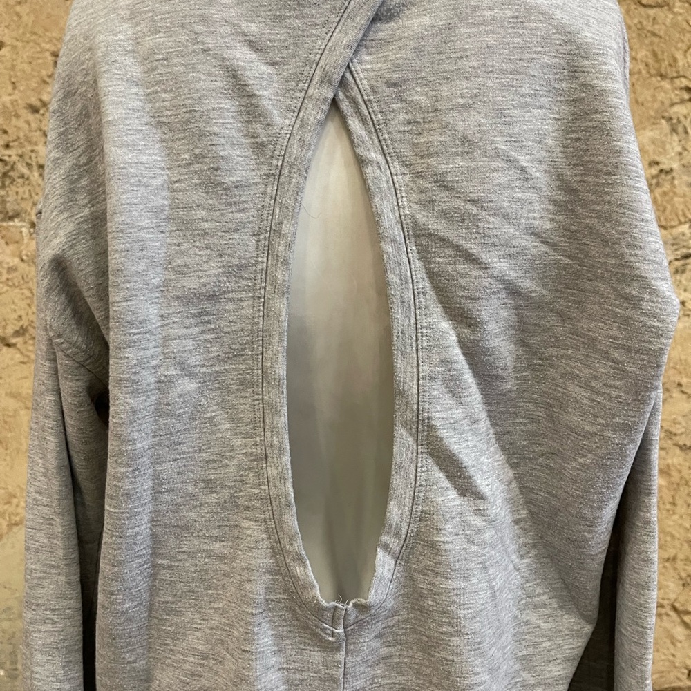 cutout pullover - Picture 2 of 2